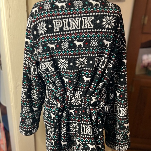 PINK V.S. Short hooded bathrobe. Super soft- size medium. Excellent condition. - Picture 2 of 3